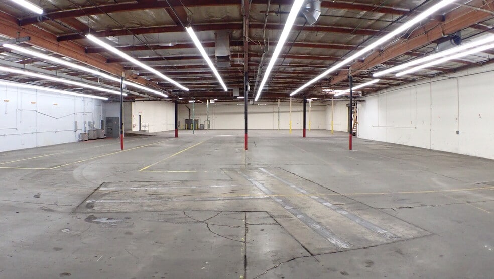 More Photos Of 25562 Avenue Stanford, Valencia Manufacturing For Sale