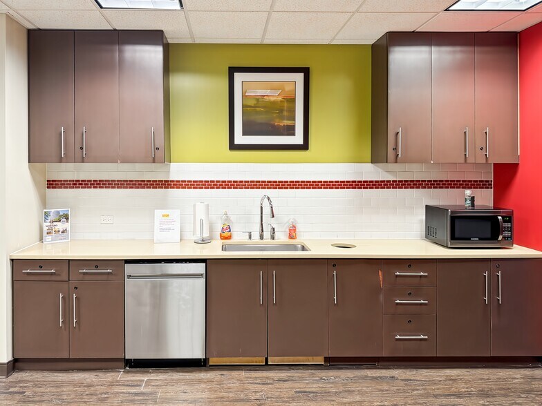 More Photos Of 1603 Orrington Ave, Evanston Coworking Space