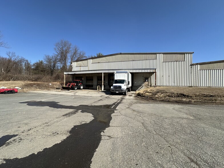 More Photos Of 24 Spring St, Florence Warehouse For Lease