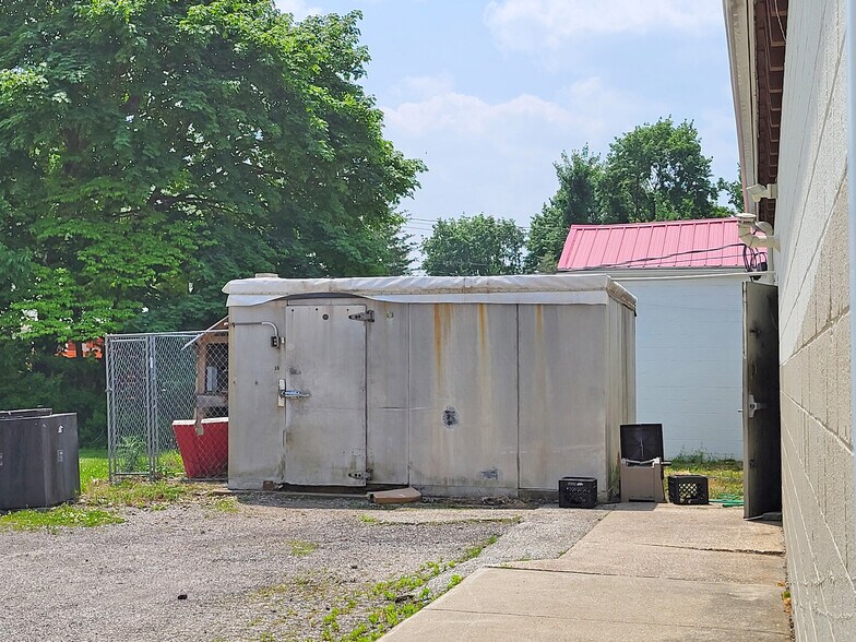 More Photos Of 137 Main St E, Girard Restaurant For Sale