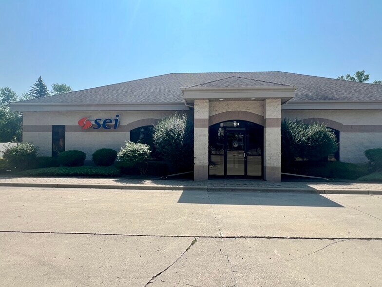 Primary Photo Of 701 Demers Ave, Grand Forks Office For Lease