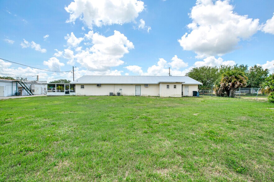 More Photos Of 104-118 Us Highway 27 S, Avon Park Storefront Retail Office For Sale