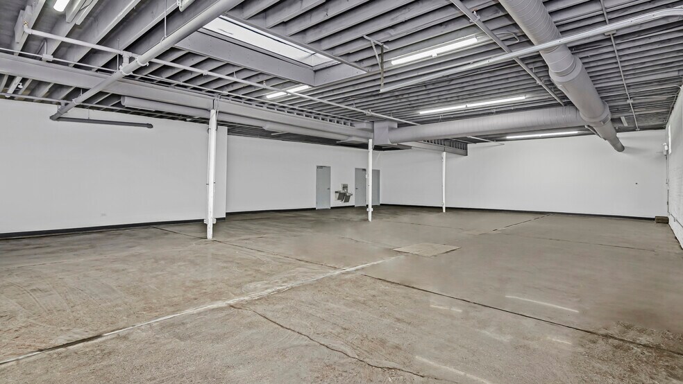 More Photos Of 4256 W Diversey Ave, Chicago Warehouse For Lease