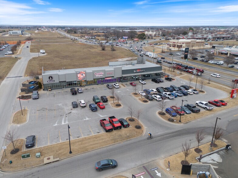 More Photos Of 3600 SE Guess Who Dr, Bentonville Storefront For Lease