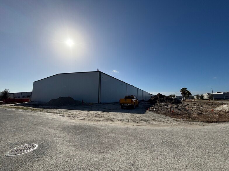 More Photos Of 3092 Oxbow Cir, Cocoa Industrial For Lease