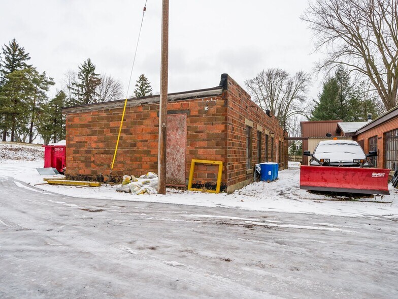 More Photos Of 50 Franklin St, Batavia Flex For Sale