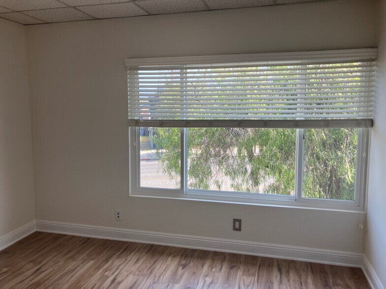 More Photos Of 1907 W Burbank Blvd, Burbank Office For Lease