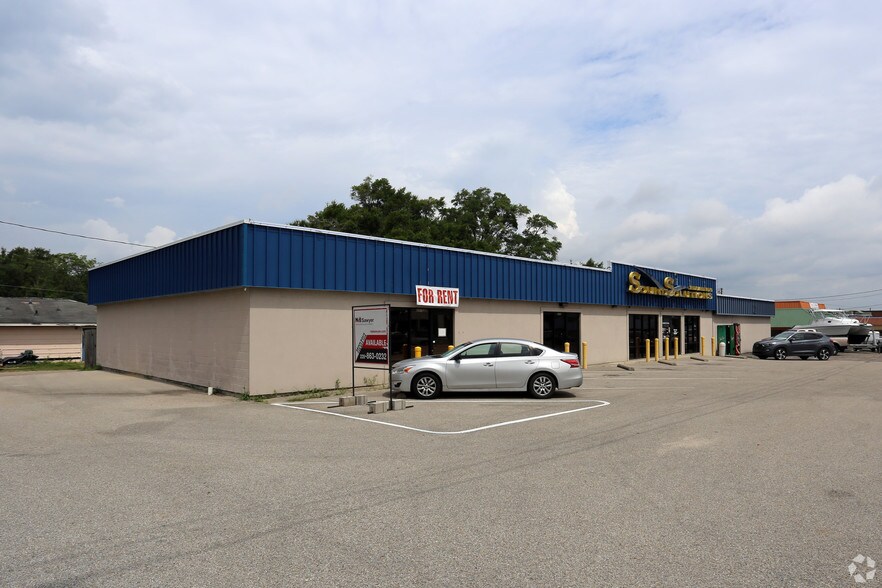 More Photos Of 2315 25th Ave, Gulfport Freestanding For Lease