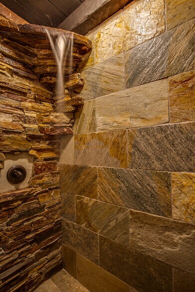 More Photos Of 315 Commercial St, Leavenworth Hotel For Sale