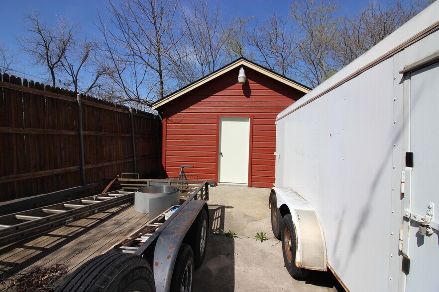 More Photos Of 219 E Main St, Lewisville Storefront Retail Office For Sale