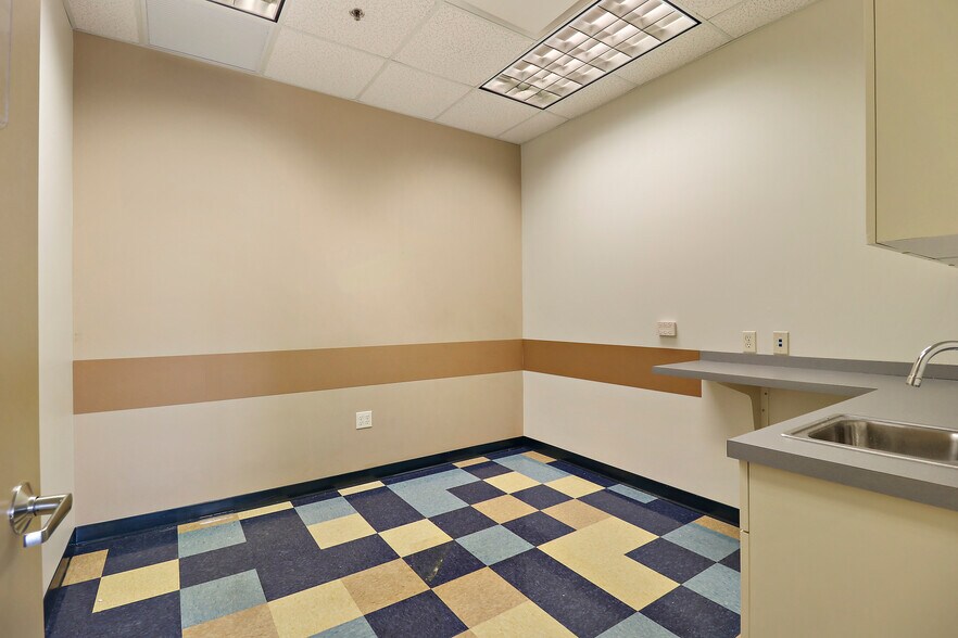 More Photos Of 10222 74th St, Kenosha Medical For Lease