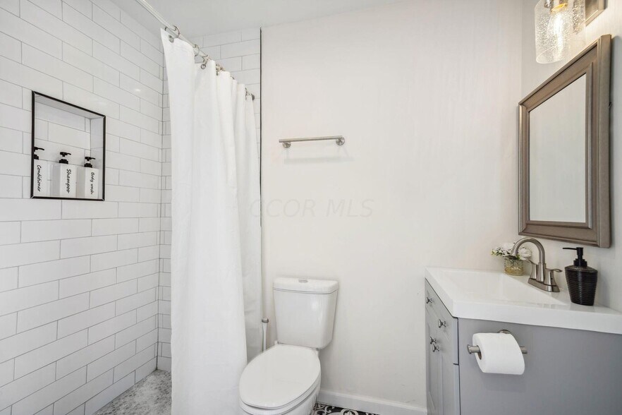 More Photos Of 4677 E Livingston Ave, Columbus Specialty For Sale