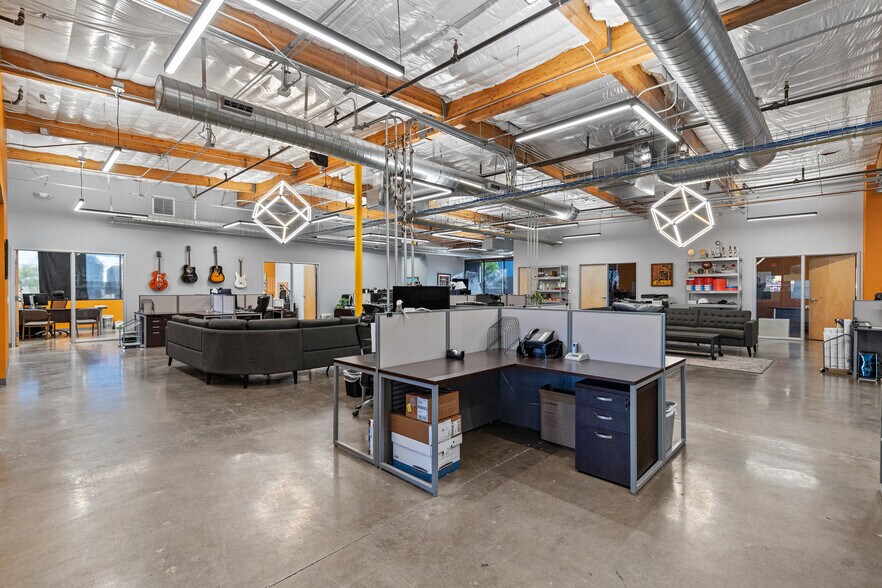 More Photos Of 2410 W Royal Palm Rd, Phoenix Light Manufacturing For Sale