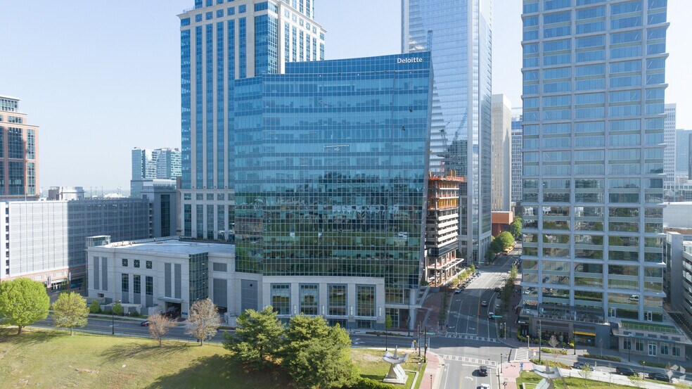 More Photos Of 600 S Tryon St, Charlotte Unknown For Lease