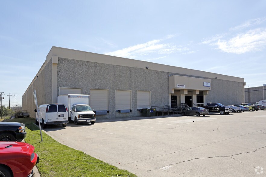 More Photos Of 700-710 107th St, Arlington Distribution For Lease