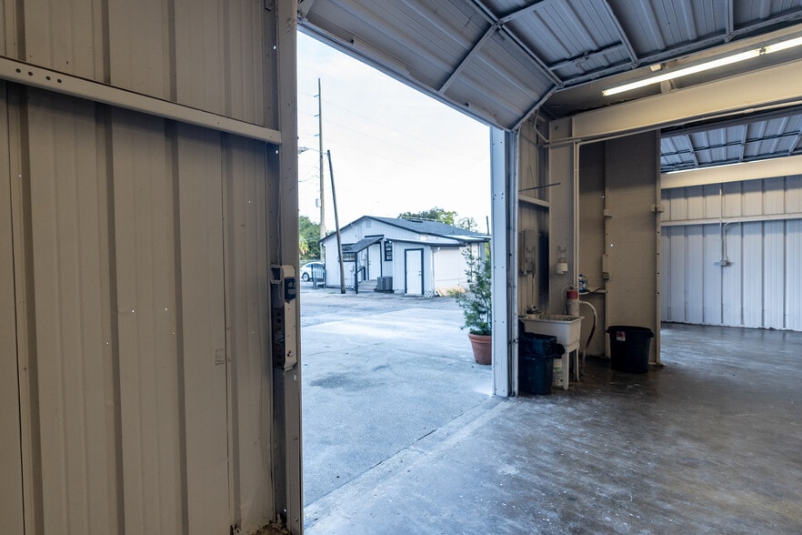 More Photos Of 14041 N Florida Ave, Tampa Auto Dealership For Sale