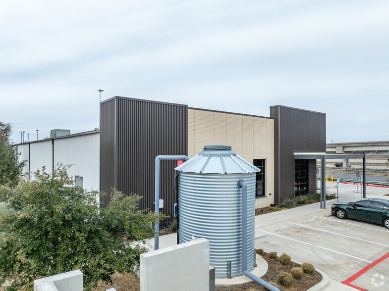 More Photos Of 4715 S Lamar Blvd, Austin Storefront For Lease