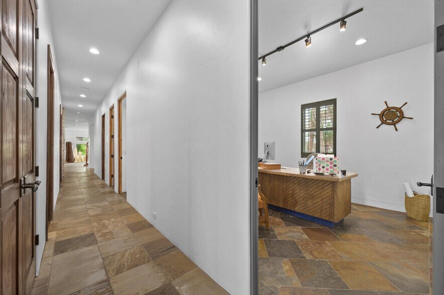 More Photos Of 1703 Highway 35 S, Rockport Office Residential For Lease