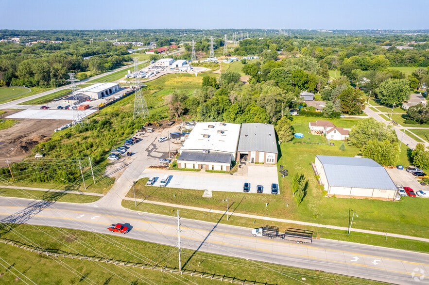 More Photos Of 5475-5480 NW Beaver Dr, Johnston Warehouse For Lease