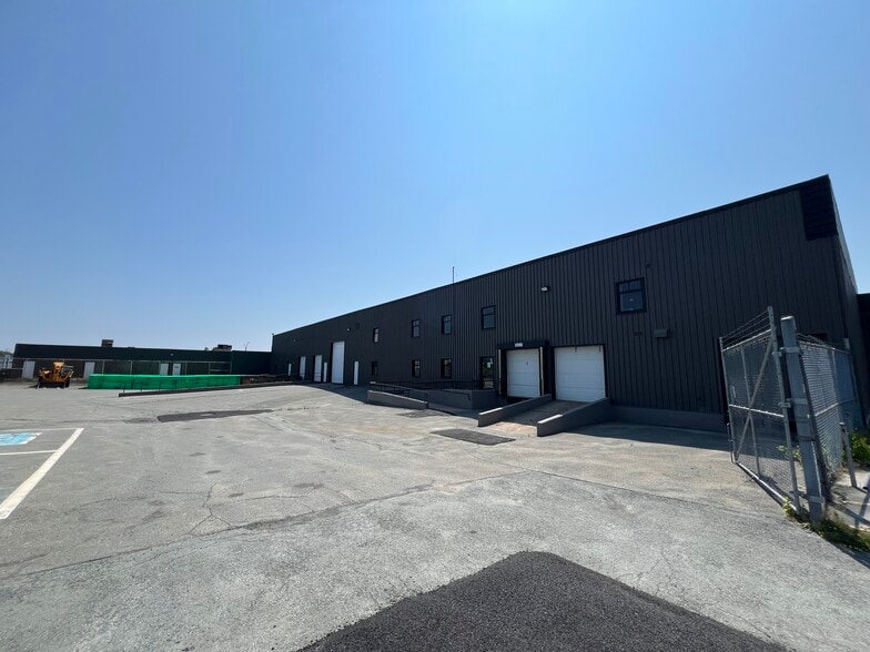 More Photos Of 11 Akerley Blvd, Halifax Light Distribution For Lease