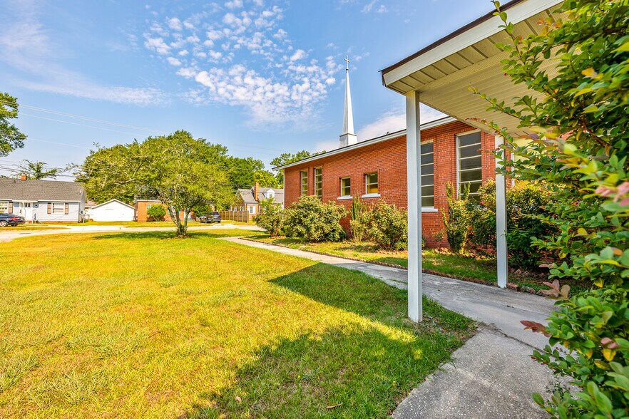 More Photos Of 1106 N Water St, Lumberton Religious Facility For Sale