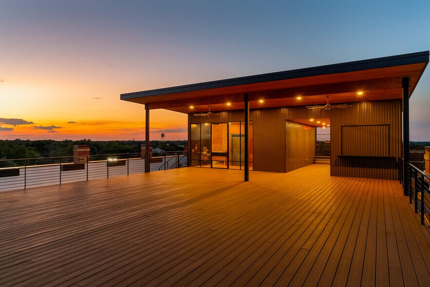 More Photos Of 119 W San Antonio St, Lockhart Storefront Retail Office For Sale