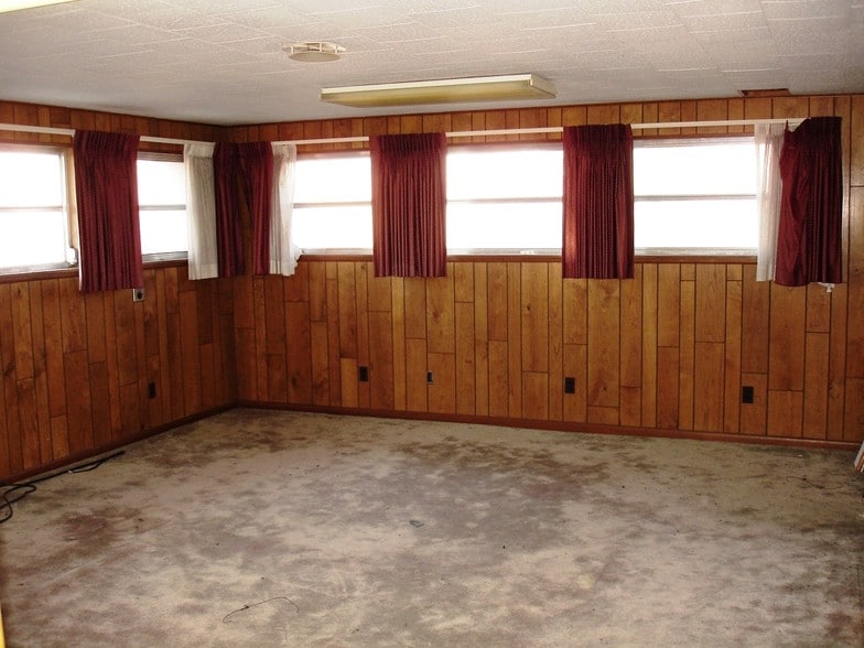 More Photos Of 1711 W Main St, Springfield General Retail For Sale