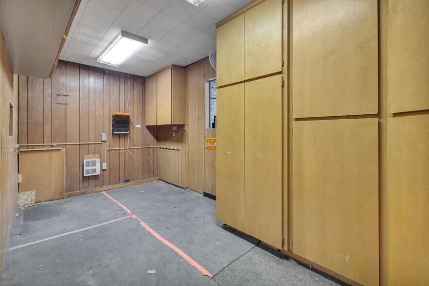 More Photos Of 1420 Broadway, Seattle Warehouse For Sale