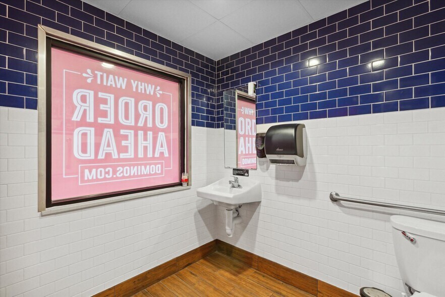 More Photos Of 1380 Wright Ave, Alma Freestanding For Sale