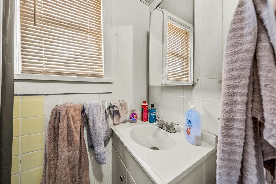 More Photos Of 807 NW 5th St, Grants Pass Apartments For Sale