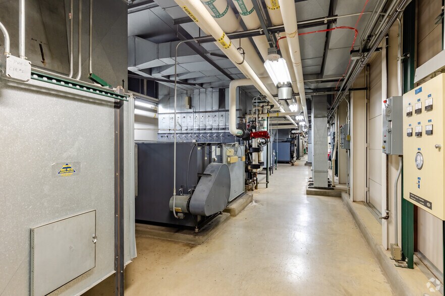 More Photos Of 801 W Rockton Rd, Rockton Research And Development For Sale