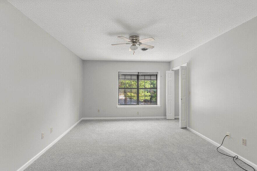 More Photos Of 162 Condor Ct, Clarksville Apartments For Sale