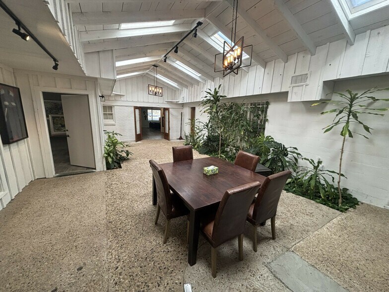 More Photos Of 1608 N Big Spring St, Midland Office For Sale