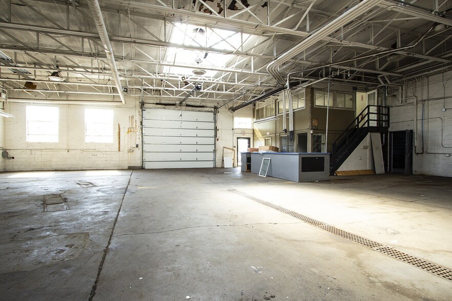 More Photos Of 1212 Abbott Rd, Buffalo Auto Dealership For Lease