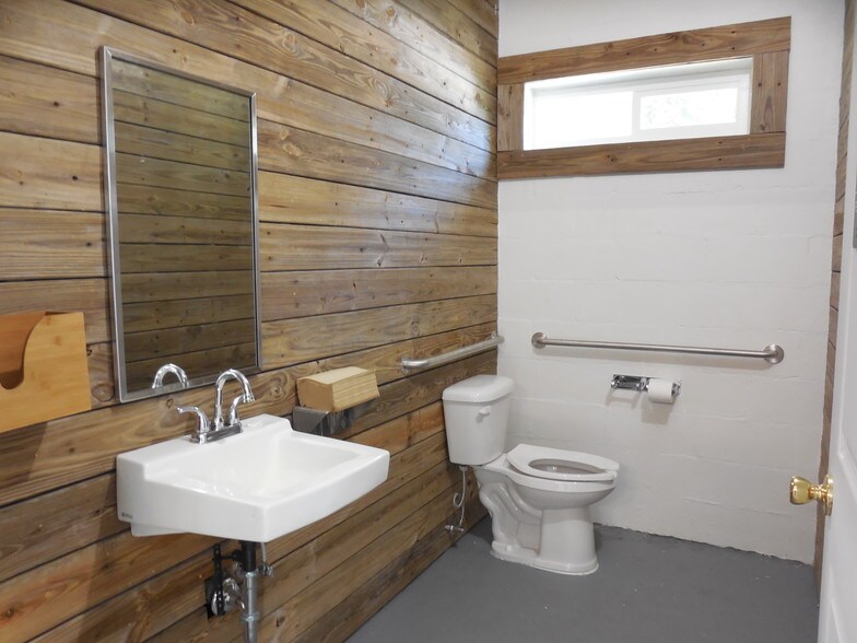 More Photos Of 4401 Wigmore St, Jacksonville Warehouse For Lease