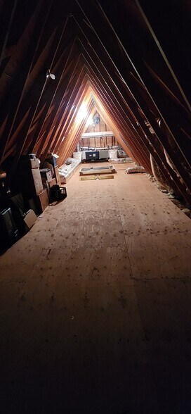 More Photos Of 24 Straitsville Rd, Prospect Showroom For Sale