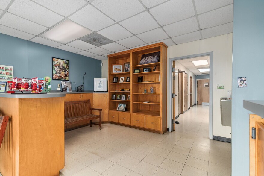More Photos Of 3431 Waterlick Rd, Lynchburg Veterinarian Kennel For Sale