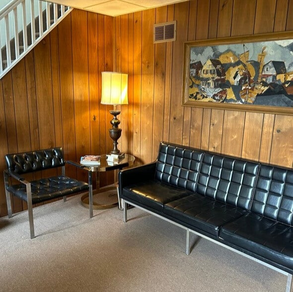 More Photos Of 8 Manor Rd, Smithtown Office For Sale