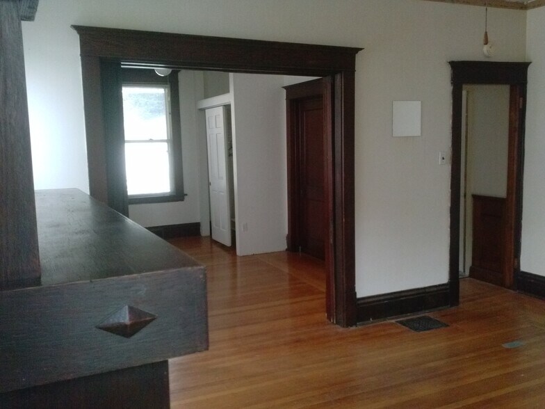 More Photos Of 1818-1820 Winhurst St, Pittsburgh Apartments For Sale
