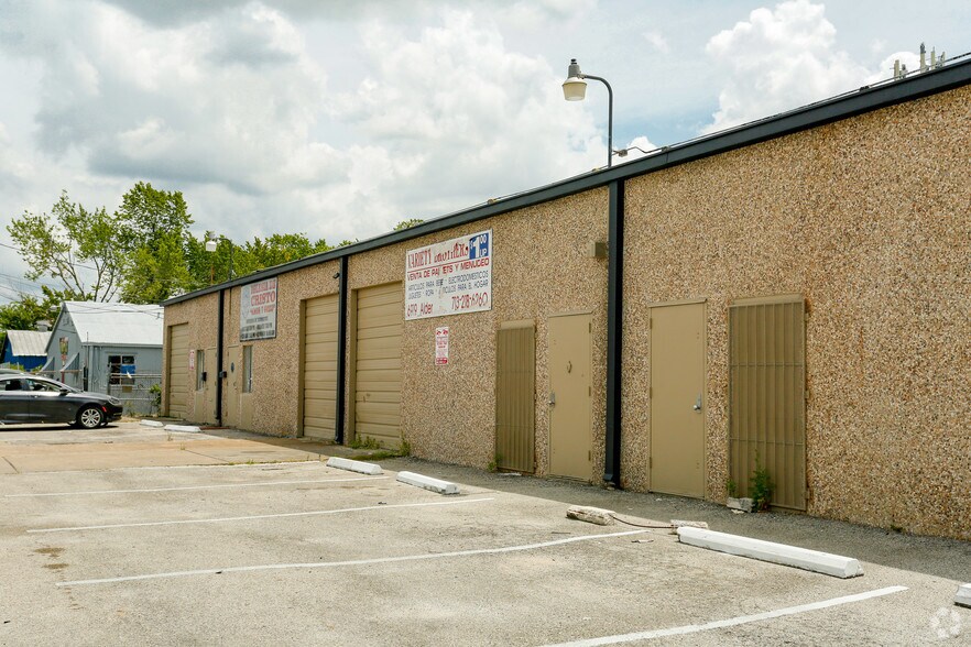 More Photos Of 5628-5630 Edgemoor Dr, Houston Unknown For Lease