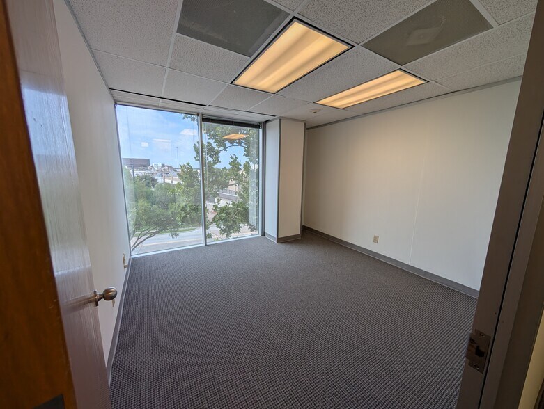 More Photos Of 6666 Harwin Dr, Houston Office For Lease