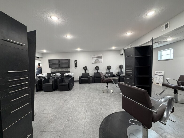 More Photos Of 615 Smith Street, Clearwater Freestanding For Sale