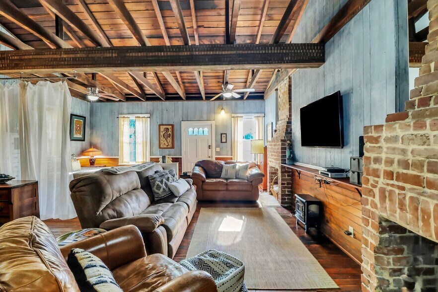 More Photos Of 8 E 41st St, Savannah Storefront Retail Residential For Sale