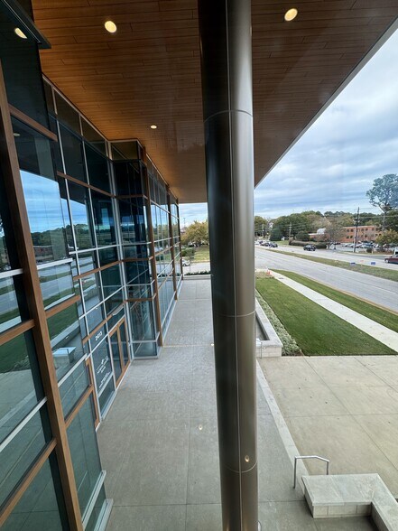 More Photos Of 2413 Blue Ridge Rd, Raleigh Bank For Lease