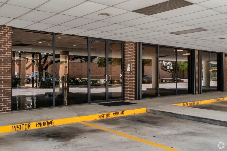 More Photos Of 1901 N Central Expy, Richardson Office For Lease