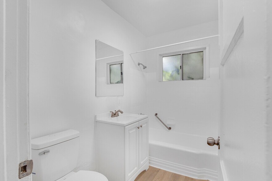 More Photos Of 1215 S Fairfax Ave, Los Angeles Apartments For Sale