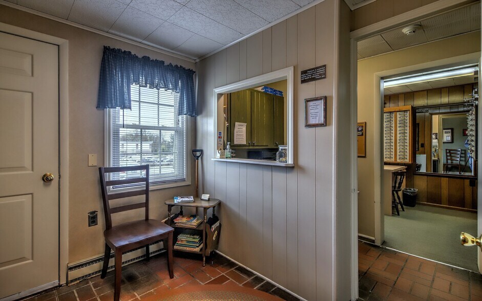 More Photos Of 471 Monroe Tpke, Monroe Medical For Lease
