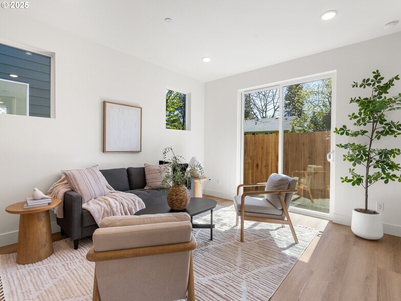 More Photos Of 6014 Mason St, Portland Multifamily For Sale