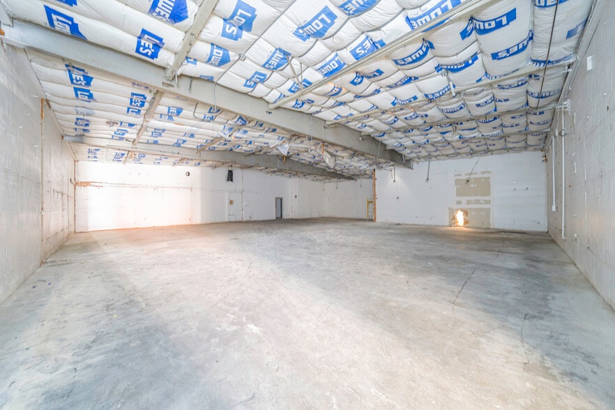 More Photos Of 6943 Eton Ave, Canoga Park Manufacturing For Lease