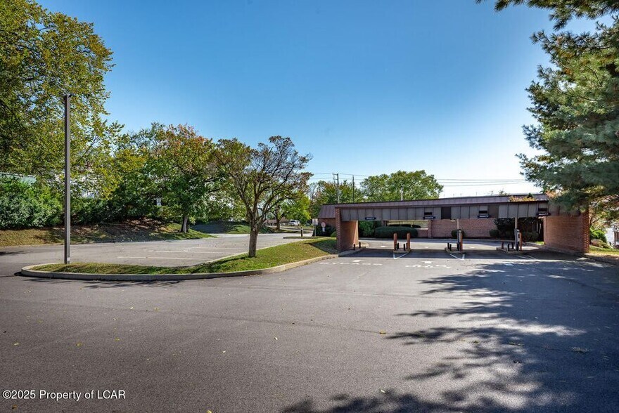 More Photos Of 14 N Main St, Plains Bank For Lease